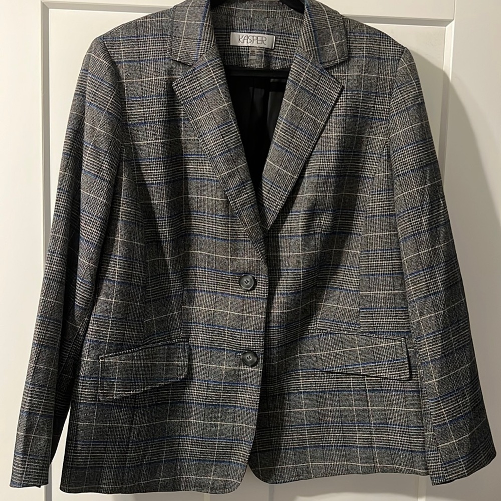 Beautiful plaid suit jacket. 16W. Kasper.